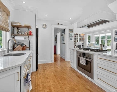 25 Soundview Avenue - Photo Thumbnail 14