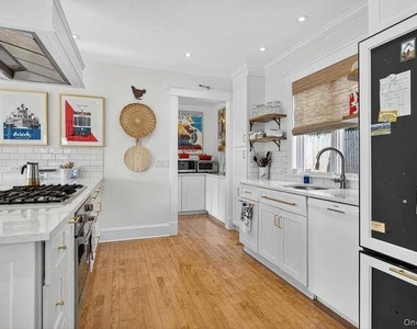 25 Soundview Avenue - Photo Thumbnail 12