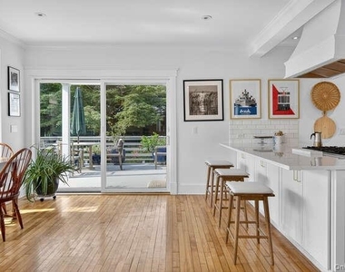 25 Soundview Avenue - Photo Thumbnail 9