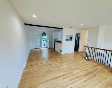 3335 Ralph Street - Photo Thumbnail 3