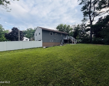 3335 Ralph Street - Photo Thumbnail 2