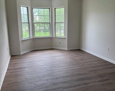 27 Dennis Court - Photo Thumbnail 3