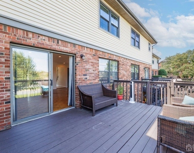 104 Maple Hill Drive - Photo Thumbnail 18