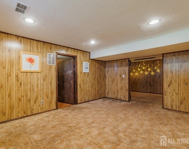 104 Maple Hill Drive - Photo Thumbnail 14