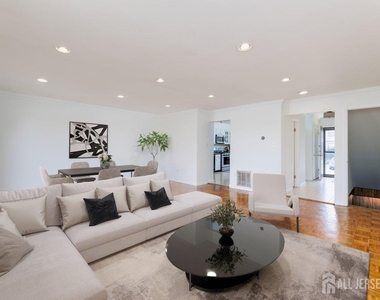 104 Maple Hill Drive - Photo Thumbnail 1