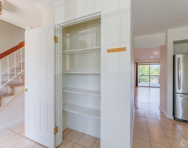 104 Maple Hill Drive - Photo Thumbnail 3