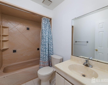104 Maple Hill Drive - Photo Thumbnail 11