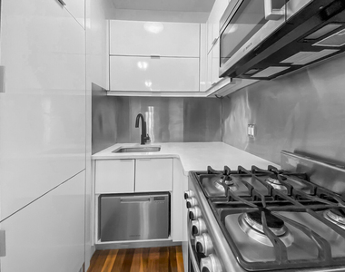 455 Hudson Street - Photo Thumbnail 1