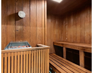 250 E 40th Street - Photo Thumbnail 10