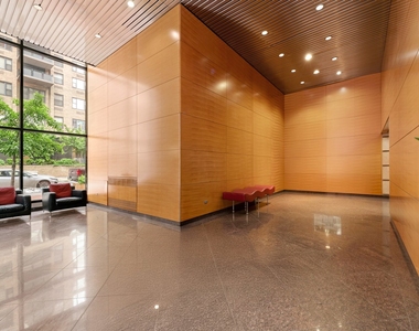 250 E 40th Street - Photo Thumbnail 17