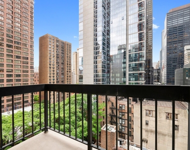 250 E 40th Street - Photo Thumbnail 20