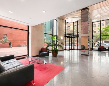 250 E 40th Street - Photo Thumbnail 12