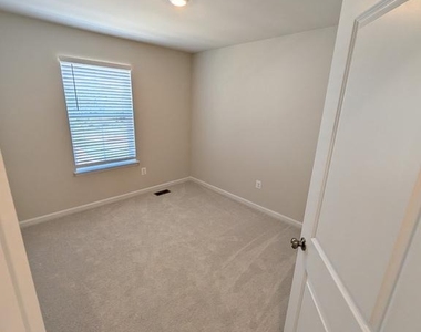 278 Swan Field Avenue - Photo Thumbnail 31