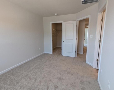 413 Silver Birch Dr - Photo Thumbnail 22