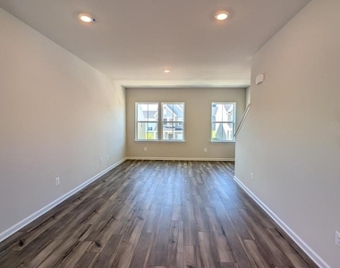 413 Silver Birch Dr - Photo Thumbnail 11