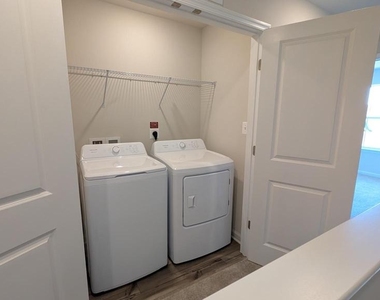 413 Silver Birch Dr - Photo Thumbnail 17