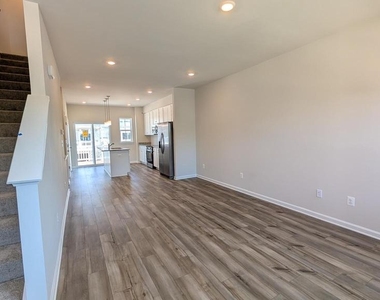 413 Silver Birch Dr - Photo Thumbnail 8
