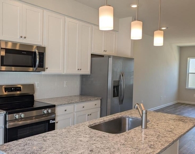 413 Silver Birch Dr - Photo Thumbnail 3