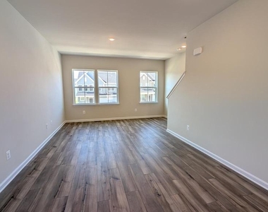413 Silver Birch Dr - Photo Thumbnail 7