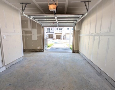 413 Silver Birch Dr - Photo Thumbnail 36