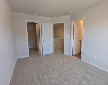 413 Silver Birch Dr - Photo Thumbnail 23