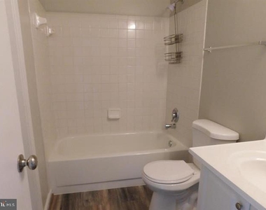 100 Mayfair Place - Photo Thumbnail 12