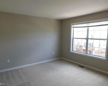 100 Mayfair Place - Photo Thumbnail 14