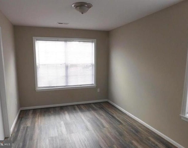 100 Mayfair Place - Photo Thumbnail 2