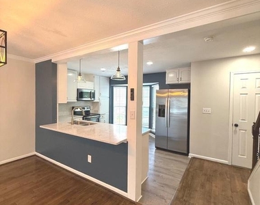 110 Lakeview Court - Photo Thumbnail 10