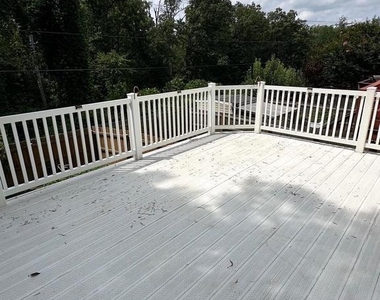 110 Lakeview Court - Photo Thumbnail 26