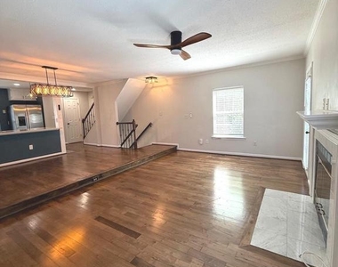 110 Lakeview Court - Photo Thumbnail 9