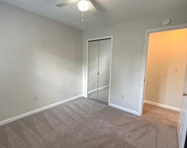 110 Lakeview Court - Photo Thumbnail 23