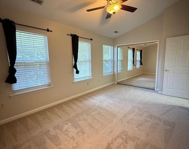 110 Lakeview Court - Photo Thumbnail 16