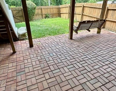 110 Lakeview Court - Photo Thumbnail 24