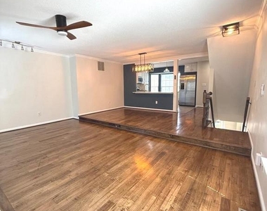 110 Lakeview Court - Photo Thumbnail 8