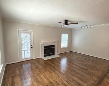 110 Lakeview Court - Photo Thumbnail 6