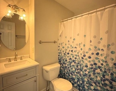 110 Lakeview Court - Photo Thumbnail 21