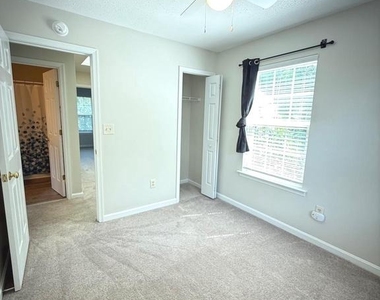 110 Lakeview Court - Photo Thumbnail 20