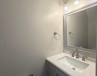 110 Lakeview Court - Photo Thumbnail 5