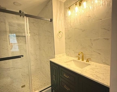110 Lakeview Court - Photo Thumbnail 18