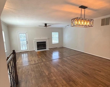 110 Lakeview Court - Photo Thumbnail 7