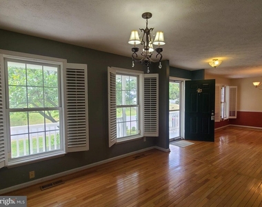 10 Lockwood Drive - Photo Thumbnail 2