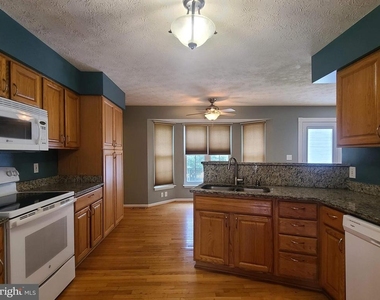 10 Lockwood Drive - Photo Thumbnail 15