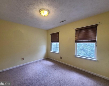 10 Lockwood Drive - Photo Thumbnail 25
