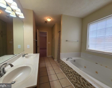 10 Lockwood Drive - Photo Thumbnail 20