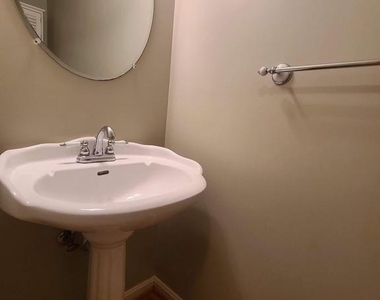 10 Lockwood Drive - Photo Thumbnail 17
