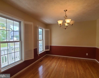 10 Lockwood Drive - Photo Thumbnail 5