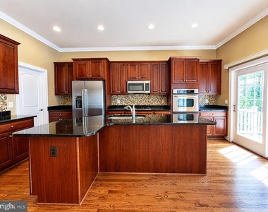 2261 Potomac Club Parkway - Photo Thumbnail 8