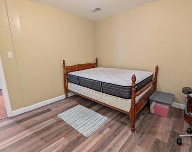 6721 Sycamore Park Drive - Photo Thumbnail 11