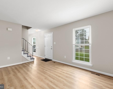 5685 Saffron Lane - Photo Thumbnail 4